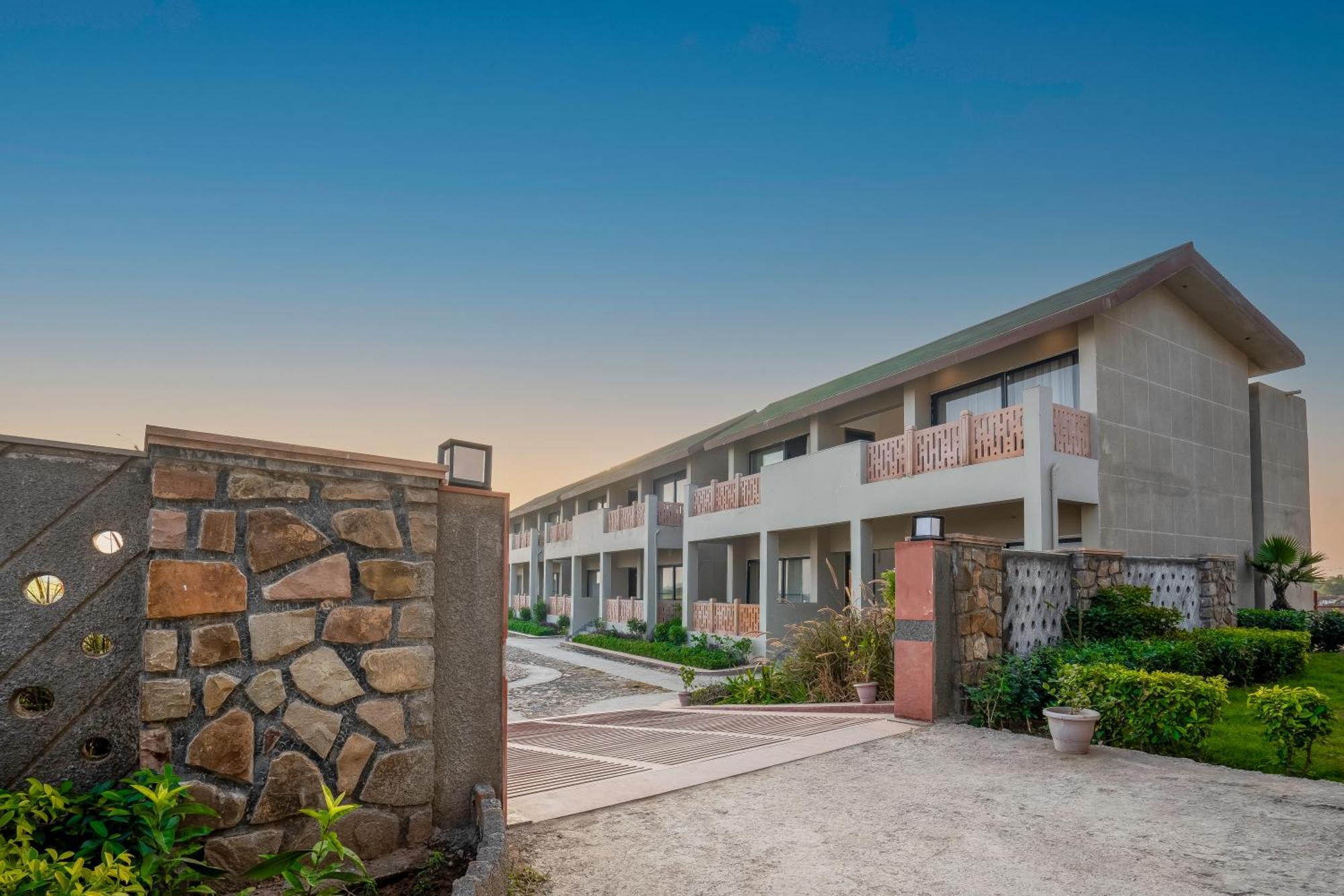 Palpur Fort A Kuno Wildlife Resort, Morawan Sesaipura ภายนอก รูปภาพ
